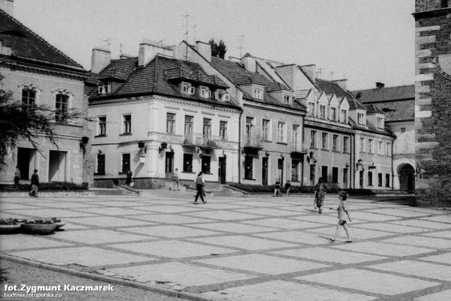 Jak wyglądał Sandomierz 30 lat temu? Jak zmienił się na przestrzeni trzech dekad? Jak wtedy żyli sandomierzanie? Zobaczcie archiwalne zdjęcia.

>>>ZOBACZ WIĘCEJ NA KOLEJNYCH SLAJDACH