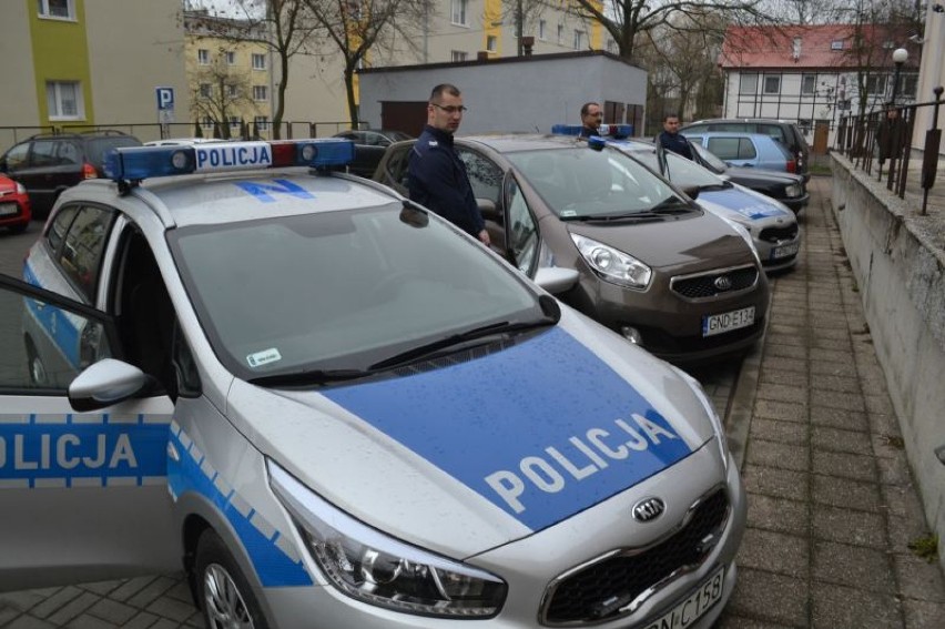 Policjanci przejęli nowe samochody