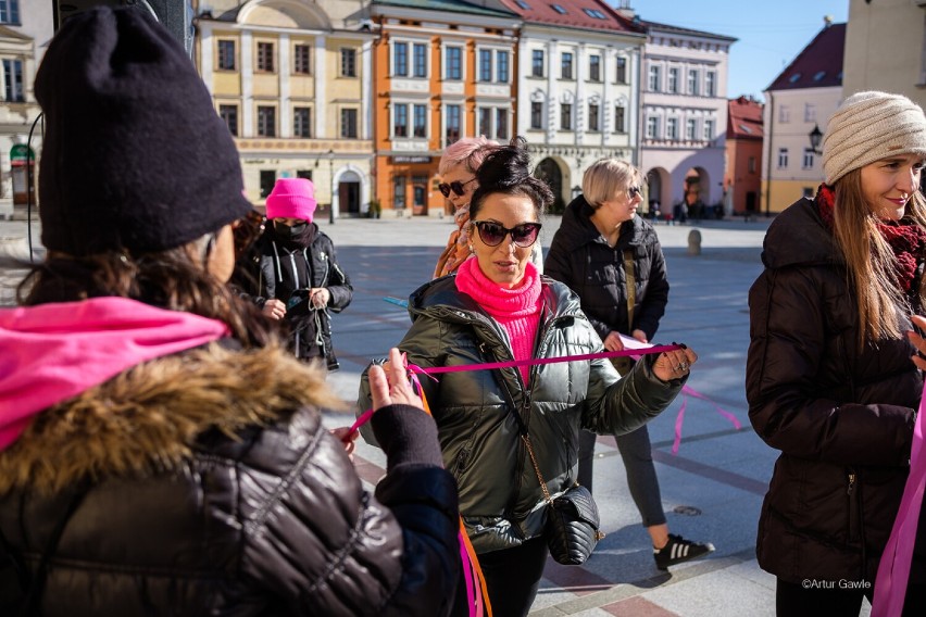 One Billion Rising w Tarnowie. Zatańczyli przeciw przemocy,...