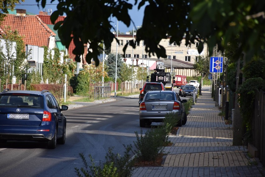 Malbork. Na Chrobrego niedawno poprawiono studzienki. Mieszkańcy zdziwieni, bo od remontu ulicy nie minął nawet rok