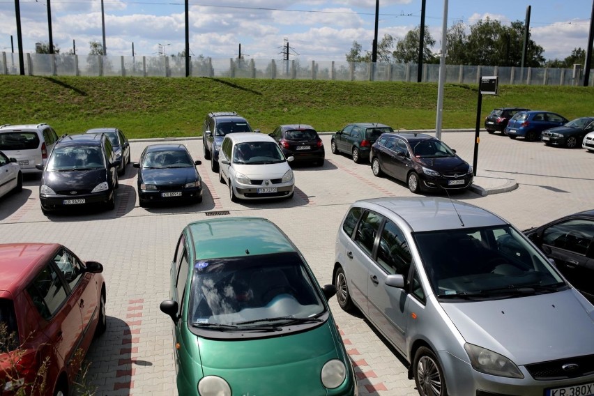 Kraków ma tylko cztery parkingi typu P&R. Zapotrzebowanie...