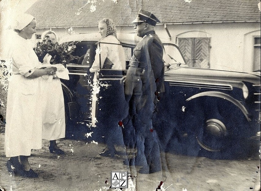 1939 rok. Zygmunt Klukowski żegnany przed wyjazdem na wojnę. Zdjęcie wykonano w Szczebrzeszynie