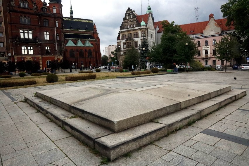 Powoli rusza rewitalizacja Placu Słowiańskiego w Legnicy, będą utrudnienia