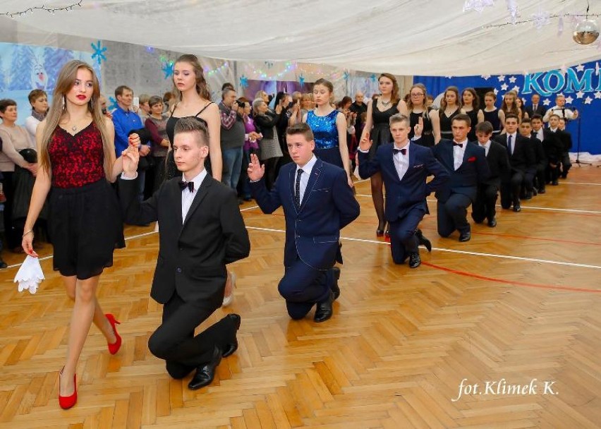Bal gimnazjalny w "katoliku". Trzecioklasiści zatańczyli dla Żanety [FOTO]