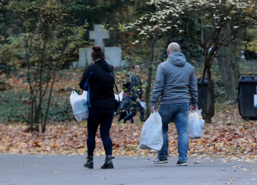 Cmentarz Centralny w Szczecinie ponownie otwarty. Tłumów nie ma 