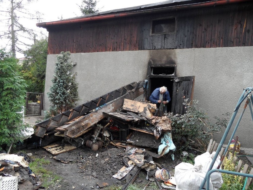 Będzin: Pożar domu przy ul. Pokoju w Łagiszy strawił wszystko [ZDJĘCIA]