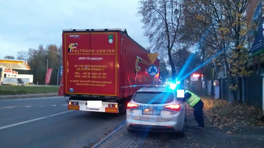 Rybnik: tir utknął pod wiaduktem ZDJĘCIA