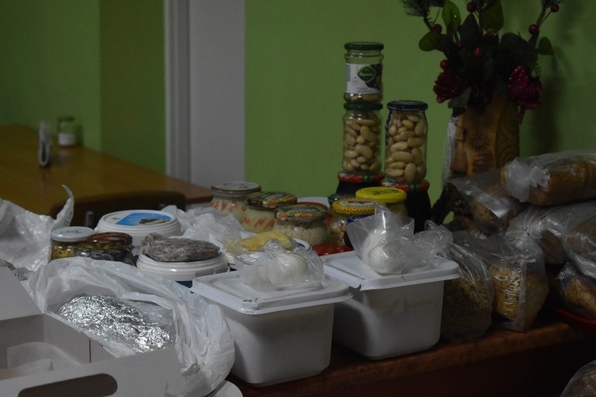 Jedzenie, które zostało przekazane do kuchni Caritas w Nowym...
