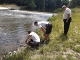 Policja w Kaliszu wspólnie z WOPR sprawdzała dzikie kąpieliska. ZDJĘCIA, WIDEO