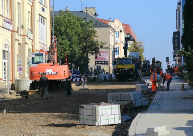 Remont ulicy Sienkiewicza w Piotrkowie miał zakończyć się do 11 października
