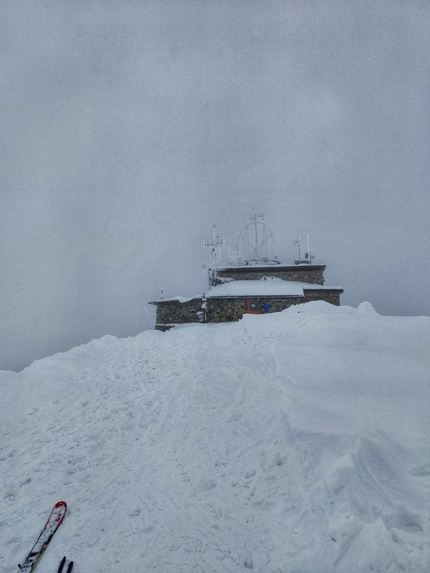 Tatry. W górach pogoda na skitoury. Warunki są dobre. Zobaczcie wycieczkę na Kasprowy Wierch [ZDJĘCIA]