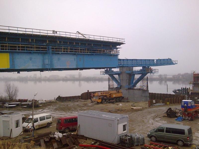 MOST W KWIDZYNIE. Budowa mostu przez Wisłę podpatrzona przez Internautę  [FOTO, FILM]