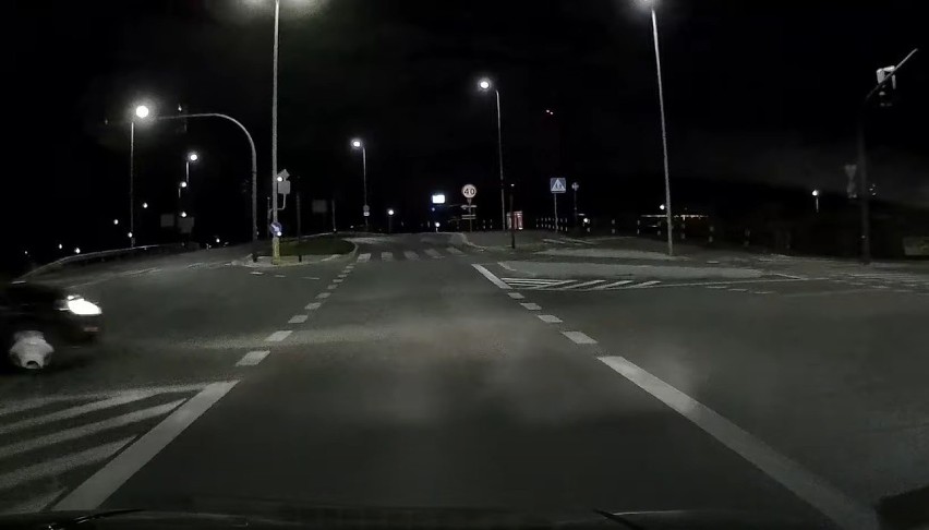 Bydgoszcz. Na Trasie Uniwersyteckiej o włos od wypadku [wideo]