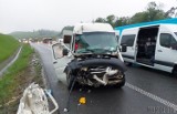 Wypadek na autostradzie A4 pod Strzelcami Opolskimi. Zderzenie busa z samochodem ciężarowym