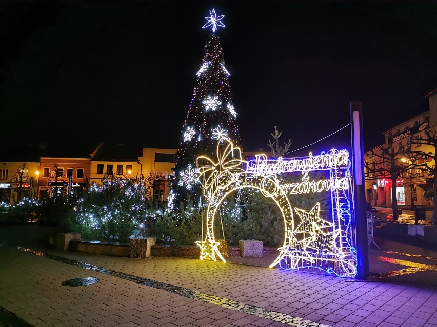 Świąteczne iluminacje rozbłysnęły w centrum Chrzanowa. Miasto na Boże Narodzenie prezentuje się przepięknie [ZDJĘCIA, WIDEO]