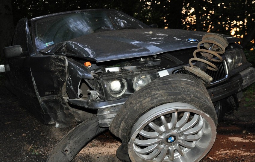 Wypadek dwóch BMW. Dwie kobiety ranne