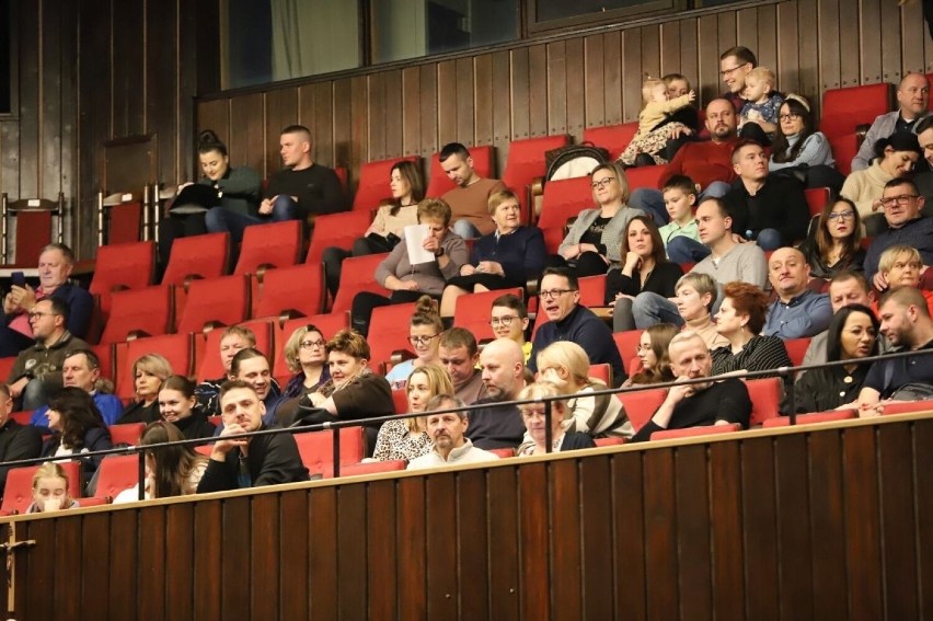 Kabaret Skeczów Męczących wystąpił w Kielcach z programem "Polska Misja Kosmiczna". Jak zwykle było dużo śmiechu i świetnych żartów. Zdjęcia