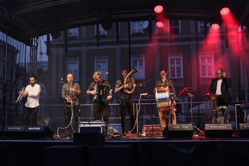 W piątek na opolskim Rynku zagrał zespół BUM BUM ORKeSTAR,...