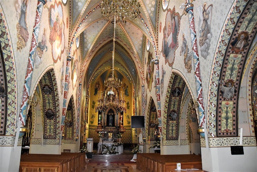 Oryginalne polichromie w  kościele w Lubczy przez pół wieku...
