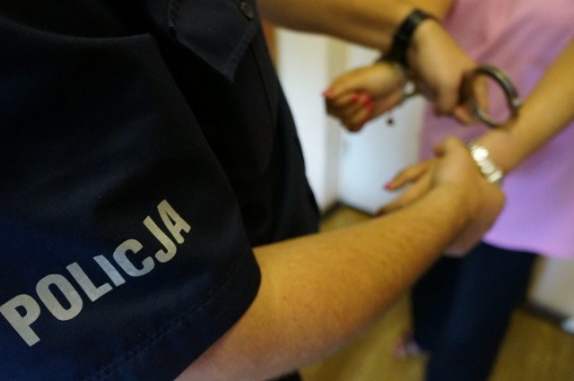 Policja Chorzów: 57-latka usłyszała zarzut usiłowania zabójstwa oraz kierowania gróźb karalnych