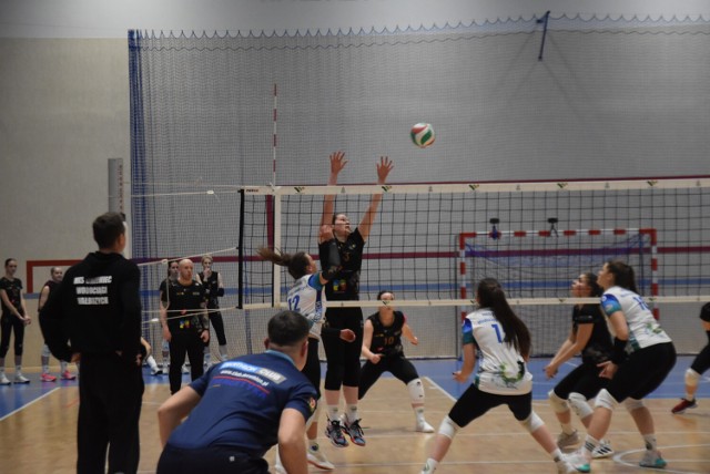 Chełmiec Wodociągi Wałbrzych stoczył wyrównany pojedynek z drużyną Silesia Volley Mysłowice
