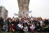 Zagłębiacy bronili Pomnika Bohaterów Czerwonych Sztandarów. Nikt im go nie zabierze! [ZDJĘCIA]