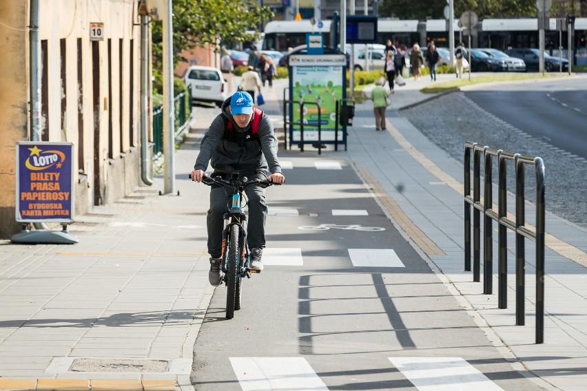 Wśród nich: 4,5 km drogi rowerowej wzdłuż rozbudowanej ul....