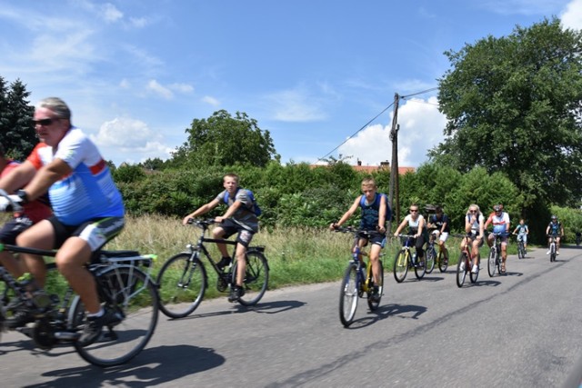 Rowerami przejechali z Jaszkowa do Żabna