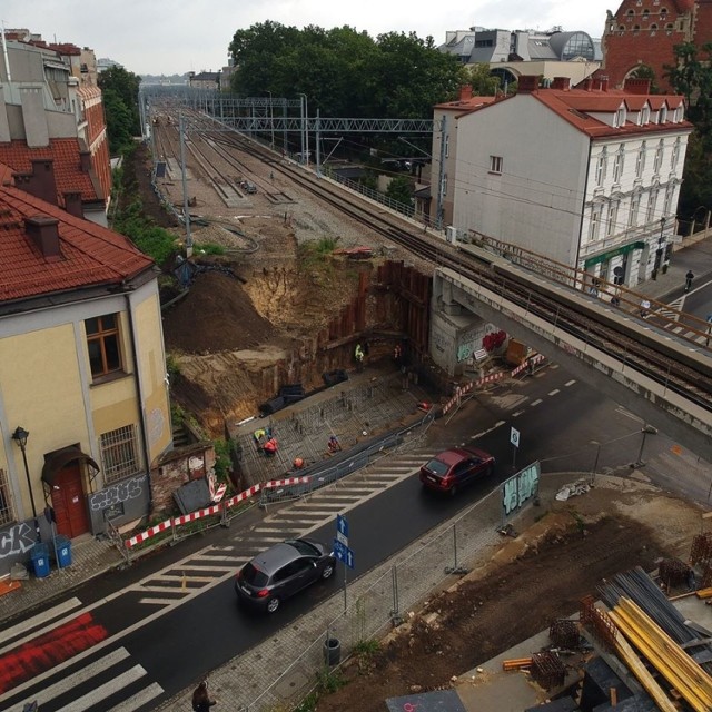 Ruszył kolejny etap budowy nowego wiaduktu kolejowego nad ul. Kopernika