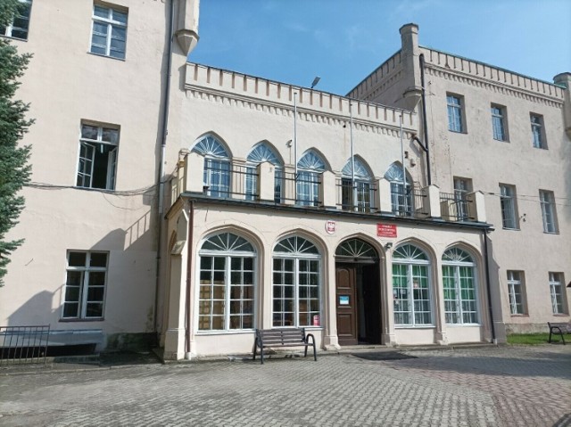 Pałac nadaje się na hotel ze spa. Blisko stąd do Karpacza i innych karkonoskich miejscowości.