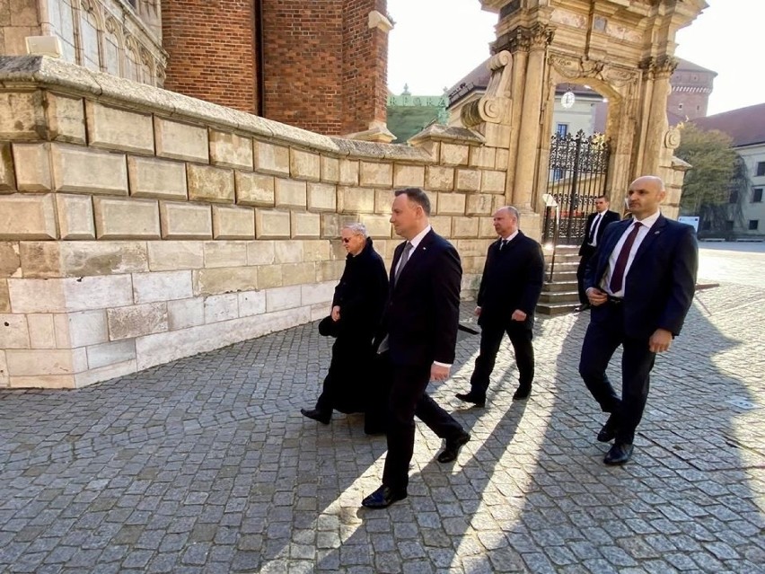 Politycy PiS na Wawelu 10 kwietnia 2020 roku