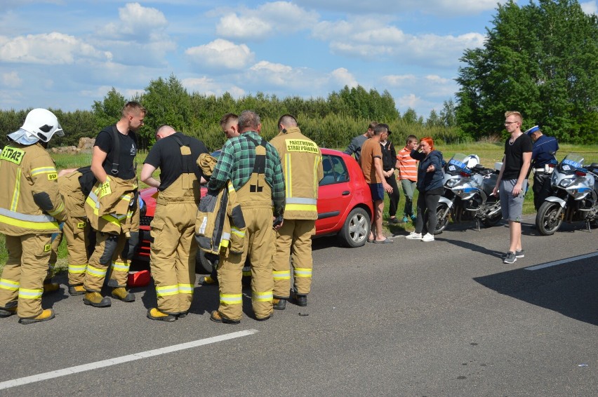 Wypadek w Makowie. 12-letni rowerzysta ze Skierniewic zabrany do łódzkiego szpitala