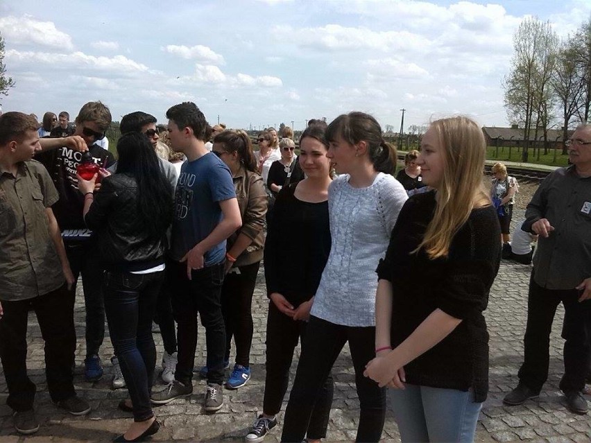 Uczniowie wraz z nauczycielami odwiedzili Oświęcim podczas...