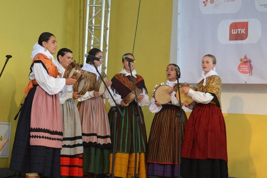 Wielkie Święto Folkloru w Damasławku. Były tańce, przyśpiewki, muzyka ludowa oraz barwne stroje i brzmienia instrumentów ludowych
