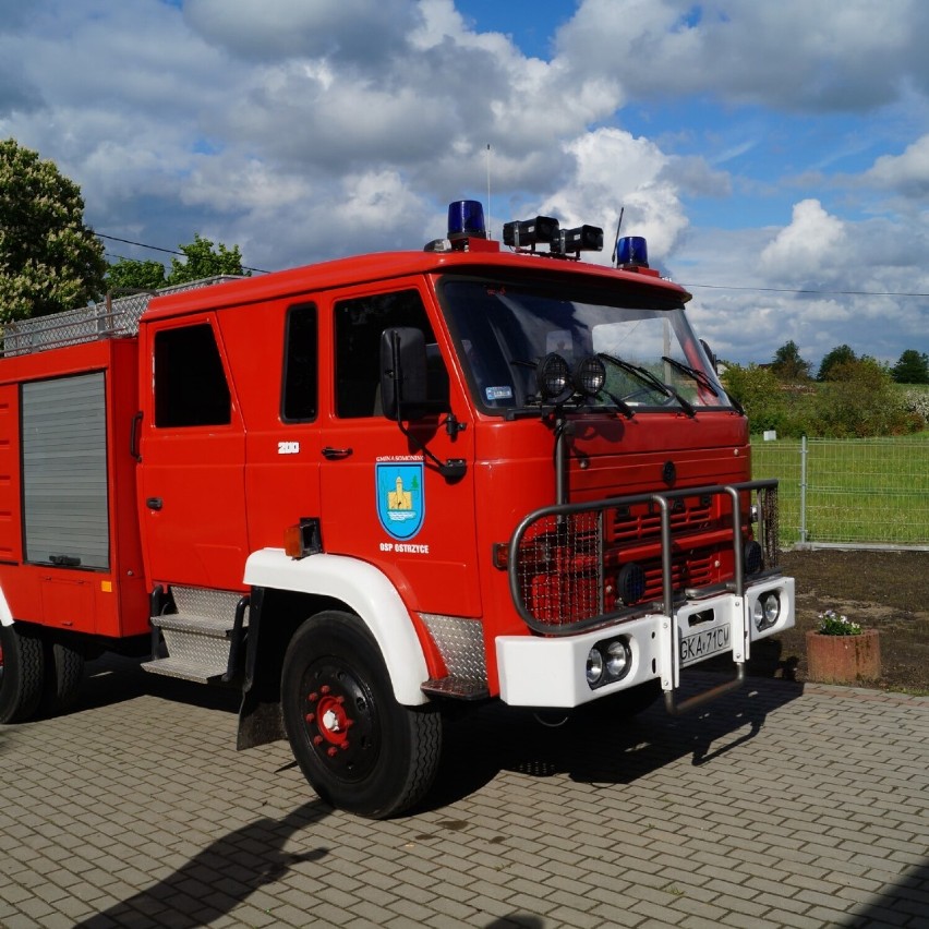 Nowy samochód pożarniczy dla strażaków z OSP Kamela