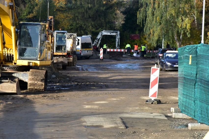 Gorlice. Totalny remont na Blichu - wieści z Rady Budowy. Czy jest szansa, że przed zimą położą choć jedną warstwę asfaltu?