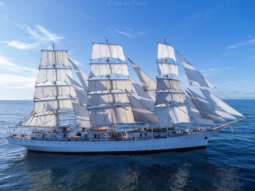 Akcja ratownicza podczas rejsu "Daru Młodzieży" w ramach regat The Tall Ships Races. Galeria zdjęć