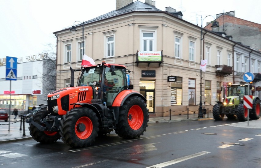 Blokada drogi w Przygłowie na drodze krajowej nr 12...