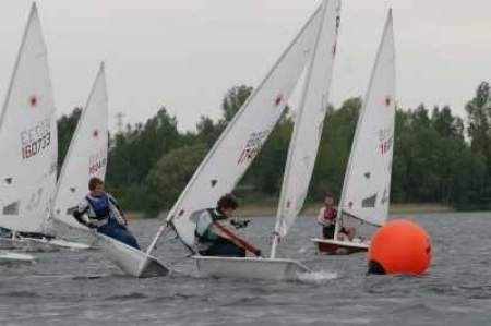 Siła wiatru była spora i w czołówce przy każdym nawrocie dochodziło do zmian.