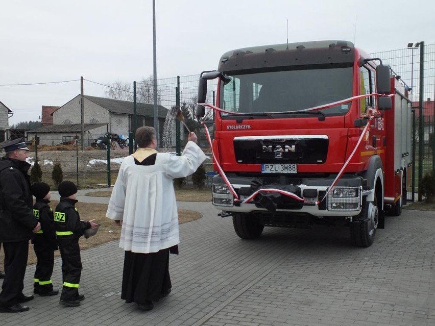 Blękwit: Przekazanie wozu strażackiego jednostce OSP w Blękwicie [FOTO]