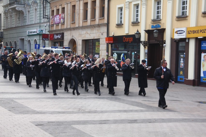 Święto Niepodległości 2016 w Rybniku. Mieszkańcy na wspólnej fotografii [ZDJĘCIA, WIDEO]