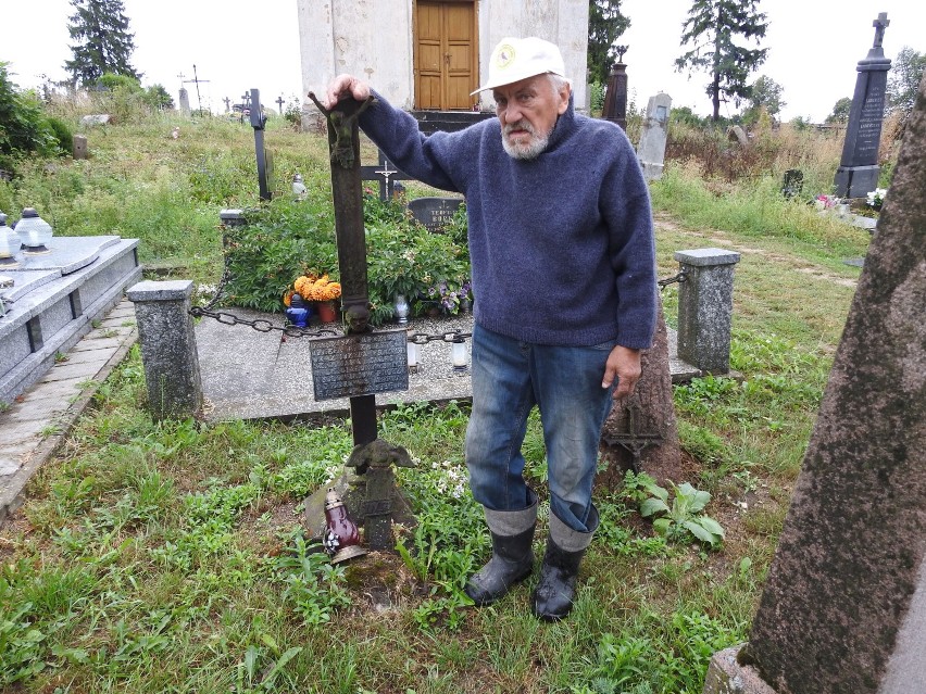 Mieszkaniec Nowego Dworu boleje nad tym, że stare nagrobki...