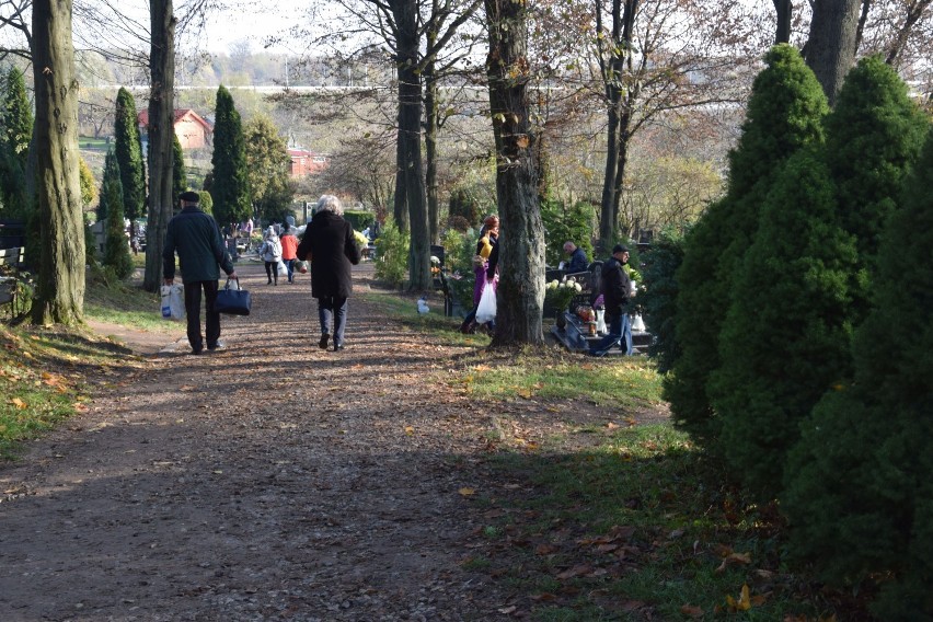 Dane na temat śmiertelności w Szczecinku w czasie epidemii [zdjęcia]