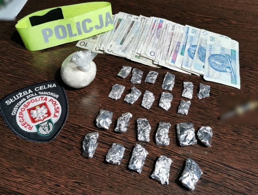 Tczew. Policja zabezpieczyła 5 nielegalnych automatów do gry oraz narkotyki [ZDJĘCIA]