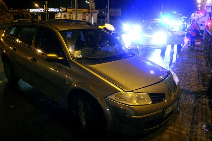 Pijana kobieta rozbiła samochód na latarni na Zgierskiej w...
