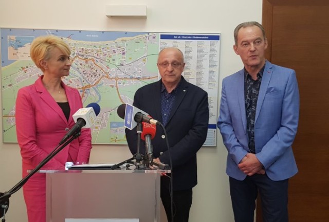 Od lewej: prezydent Mieczkowska, Andrzej Zakrzewski i naczelni wydziału inwestycji Janusz Strucki