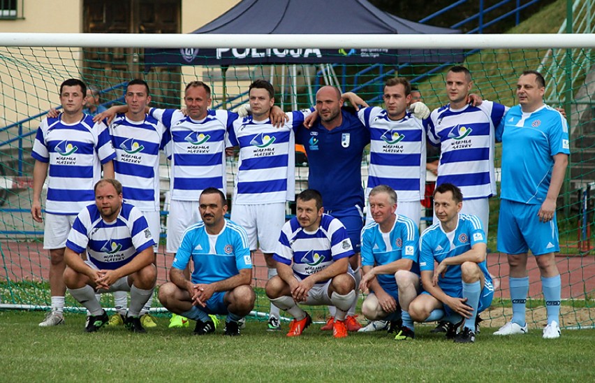 Piłkarze olsztyńskiej KWP z Pucharem Komendanta Wojewódzkiego [zdjęcia]