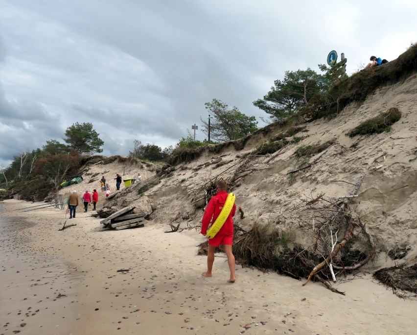 Plaża wschodnia w Rowach uległa kolejnym zniszczeniom po...