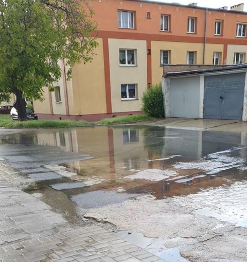 Ulewa nad Głogowem. Woda na podwórkach i ulicach