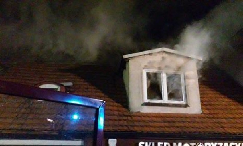Pożar w Szamocinie: Ogień na poddaszu domu przy Placu...